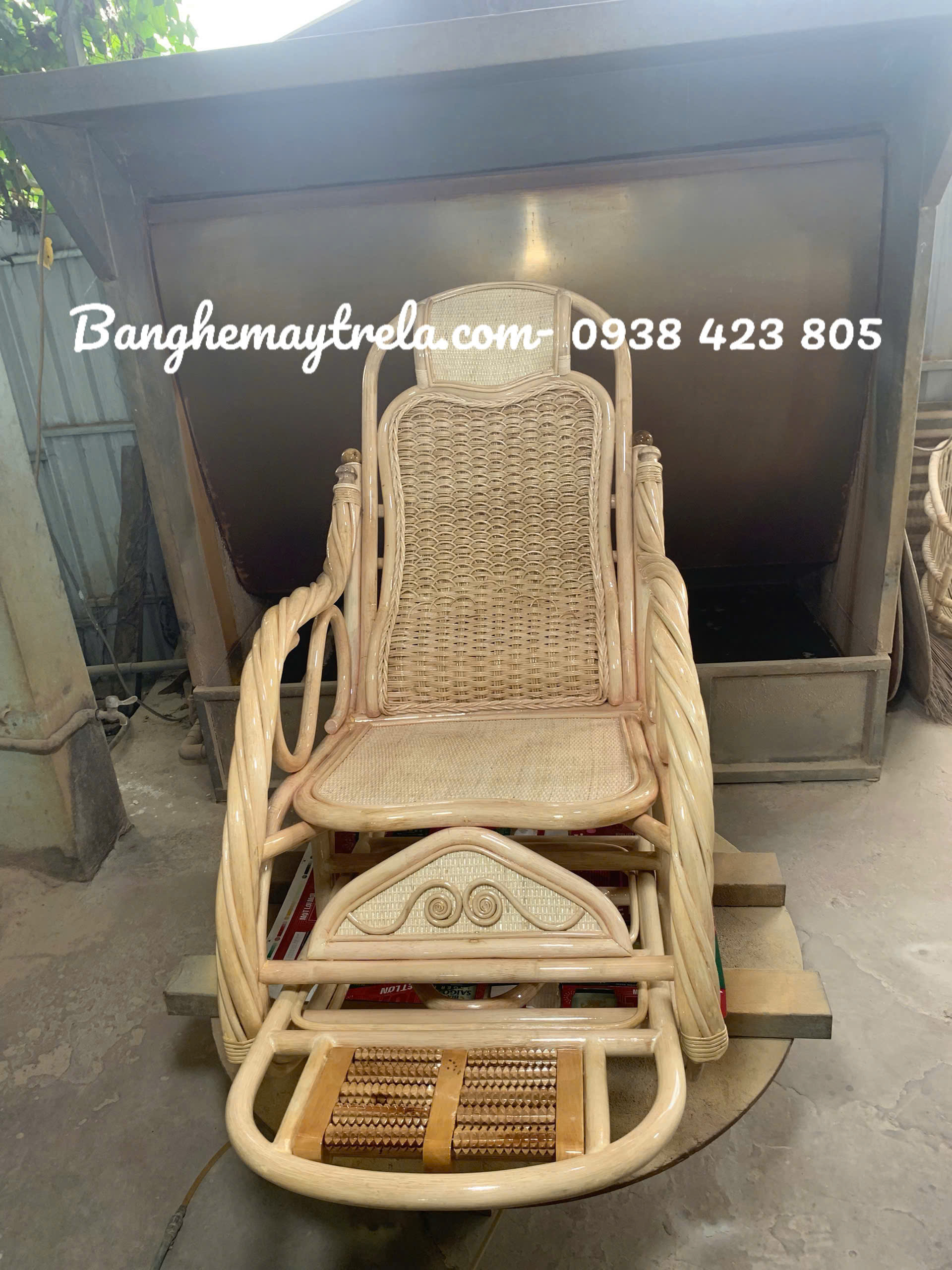 Ghế bập bênh đan mây kèm massage chân